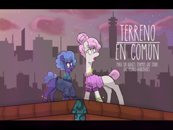 Size: 1600x1200 | Tagged: safe, alternate version, artist:azulejo, derpibooru import, princess celestia, princess luna, alicorn, earth pony, pony, fanfic:common ground, city, cover, cutie mark, fanfic, fanfic art, fanfic cover, female, nerd, spanish, spanish text, sunset, surprised, text