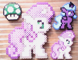 Size: 935x717 | Tagged: safe, artist:shenhibiki, princess luna, sweetie belle, alicorn, pony, 1-up mushroom, beads, hama beads, super mario bros.