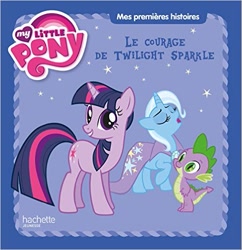 Size: 483x500 | Tagged: safe, derpibooru import, spike, trixie, twilight sparkle, dragon, pony, unicorn, book, cape, clothes, female, french, mare, translated in the comments, trixie's cape, united kingdom