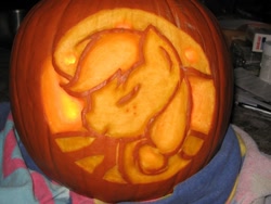 Size: 1000x750 | Tagged: safe, artist:focant, applejack, earth pony, pony, carving, halloween, holiday, jack-o-lantern, pumpkin