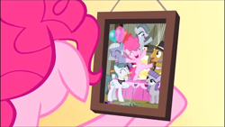 Size: 810x456 | Tagged: safe, screencap, cloudy quartz, igneous rock pie, limestone pie, marble pie, maud pie, pinkie pie, earth pony, pony, pinkie pride, balloon, picture, pie family, pie sisters, quartzrock