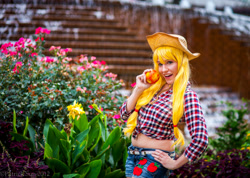 Size: 2000x1424 | Tagged: artist needed, safe, applejack, human, 2012, anime weekend atlanta, apple, belly button, clothes, convention, cosplay, freckles, front knot midriff, irl, irl human, midriff, photo, shorts, solo