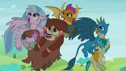 Size: 1920x1080 | Tagged: safe, screencap, gallus, sandbar, silverstream, smolder, yona, classical hippogriff, dragon, earth pony, griffon, hippogriff, pony, yak, school daze, carrying, cloven hooves, discovery family logo, female, flying, jewelry, necklace, offscreen character
