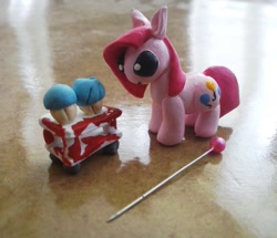 Size: 523x450 | Tagged: safe, artist:estefanoida, pinkie pie, earth pony, pony, craft, cupcake, food, needle, photo, pinkamena diane pie, sculpture, solo, traditional art