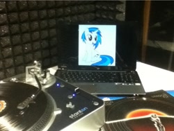 Size: 845x639 | Tagged: safe, dj pon-3, vinyl scratch, pony, unicorn, /mlp/, 2014, 4chan, computer, laptop computer, otaku date, photo, turntable, waifu dinner