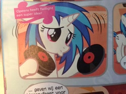 Size: 2592x1936 | Tagged: safe, dj pon-3, vinyl scratch, pony, unicorn, comic, dutch, floppy ears, solo, translated in the description