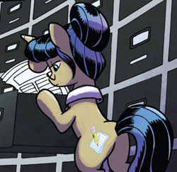 Size: 321x312 | Tagged: safe, artist:tonyfleecs, idw, nosey news, quill (character), pony, unicorn, from the shadows, spoiler:comic, spoiler:comic52, cropped, female, mare, official comic, paper, plot, solo