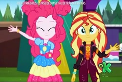 Size: 658x443 | Tagged: safe, derpibooru import, screencap, pinkie pie, sunset shimmer, better together, equestria girls, sunset's backstage pass!, clothes, discovery kids, dress, eyes closed, looking at you, spanish, tree, waving, waving at you