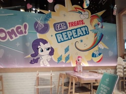 Size: 1600x1200 | Tagged: safe, derpibooru import, pinkie pie, rainbow dash, rarity, earth pony, pegasus, pony, unicorn, my little pony: pony life, cafe, cutie mark, kumoya, plushie, singapore