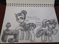 Size: 1600x1204 | Tagged: safe, derpibooru import, rarity, sweetie belle, pony, unicorn, alternate hairstyle, alternate timeline, black and white, desk, grayscale, horn, monochrome, night maid rarity, nightmare takeover timeline, pencil drawing, spanish, traditional art, translated in the comments